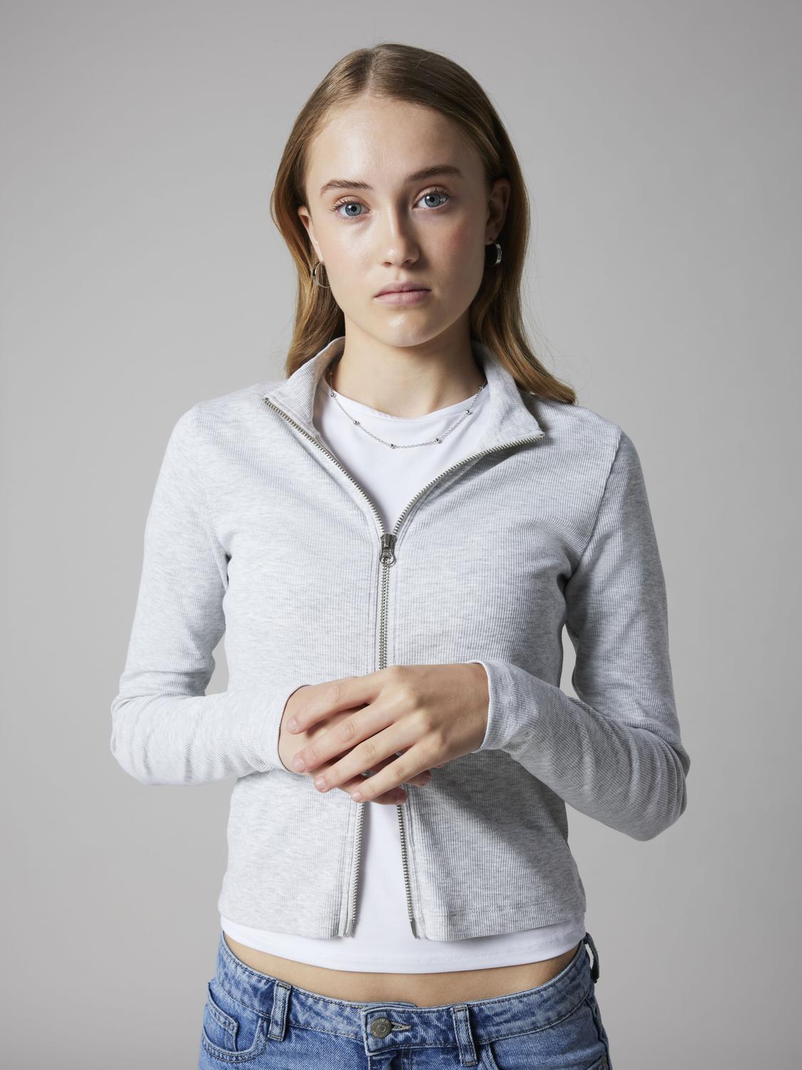 model_shot-creative